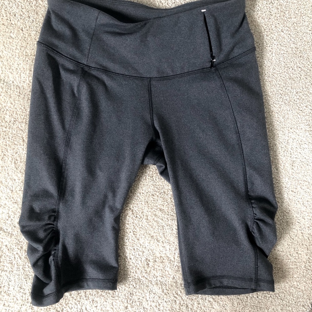 Workout shorts no tags but never worn (gift so tags were removed)